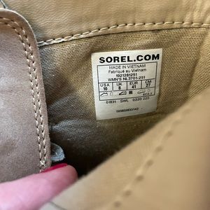 New sorel waterproof boots